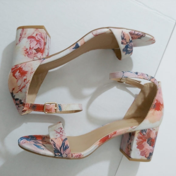 BAMBOO Shoes - Bamboo Floral Print Sandal